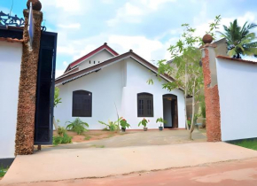 Traveller's Hostel Hikkaduwa